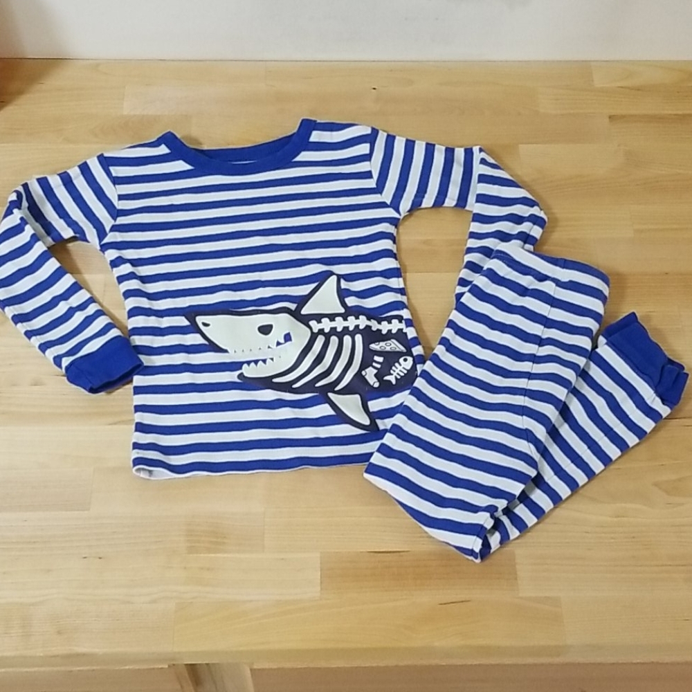 Gap Glow in the Dark Shark PJs size 5